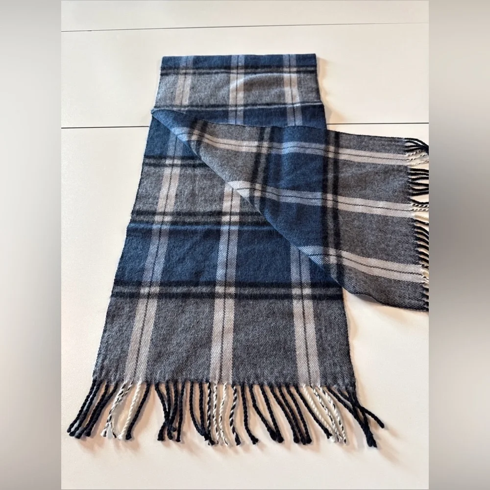 Pierre Cardin Tartan Plaid Men’s Scarf Pure Wool Gray Blue Fringe 12